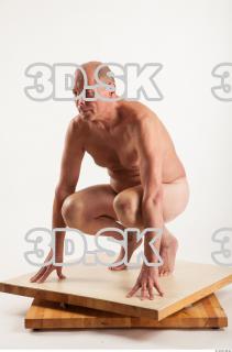 Kneeling pose of nude Ed 0002